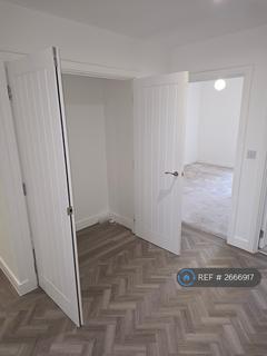 2 bedroom flat to rent, Blyth Road, Hayes, UB3