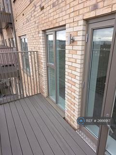 2 bedroom flat to rent, Blyth Road, Hayes, UB3