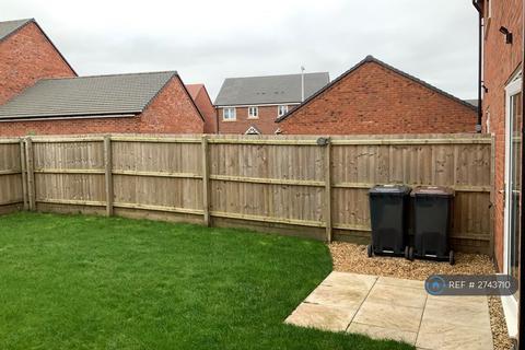 2 bedroom semi-detached house to rent, Ombersley Drive, Nuneaton, CV11