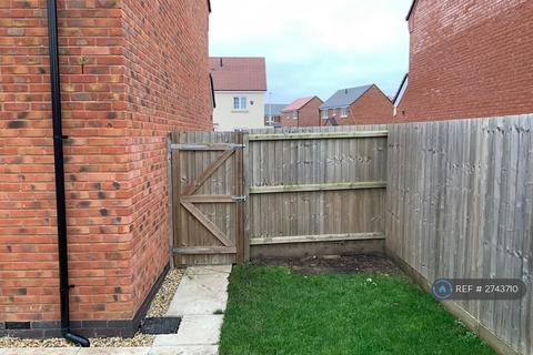 2 bedroom semi-detached house to rent, Ombersley Drive, Nuneaton, CV11