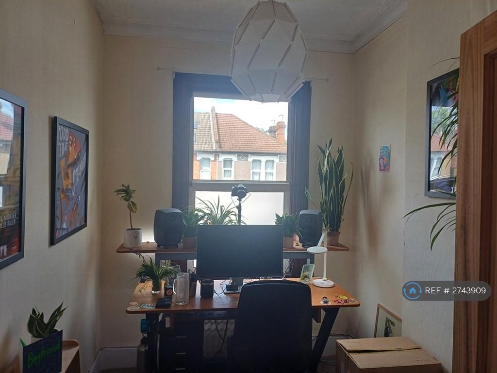 2nd Bedroom (Single) / Currently Used As Office