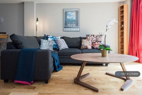 1 bedroom flat to rent, St Lukes Court, London, SE1