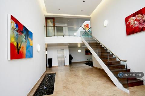 2 bedroom flat to rent, Vine St, Manchester, M7