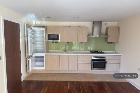 2 bedroom flat to rent, Vine St, Manchester, M7