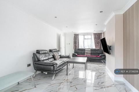 3 bedroom terraced house to rent, Lea Bushes, Watford, WD25