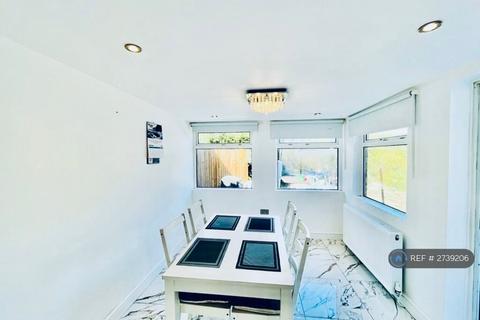 3 bedroom terraced house to rent, Lea Bushes, Watford, WD25