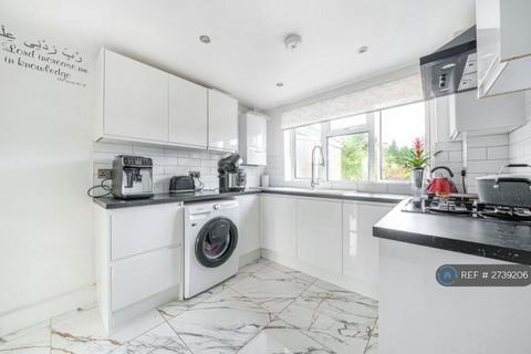 3 bedroom terraced house to rent, Lea Bushes, Watford, WD25