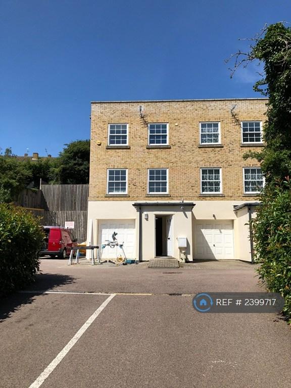 E Of t Town House