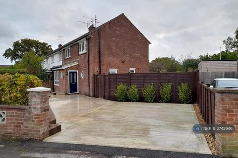 3 bedroom semi-detached house to rent, Middlemoor Road, Frimley, GU16