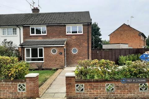 3 bedroom semi-detached house to rent, Middlemoor Road, Frimley, GU16