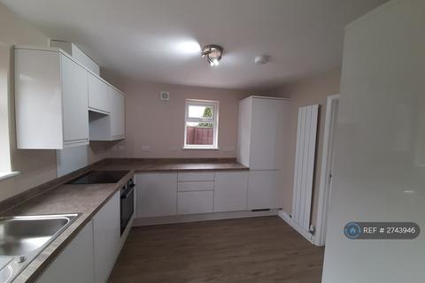 3 bedroom semi-detached house to rent, Middlemoor Road, Frimley, GU16