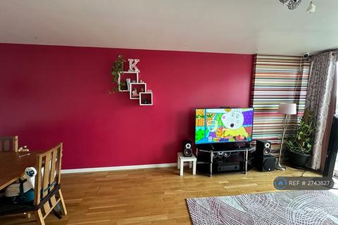 2 bedroom flat to rent, The Blenheim Centre, Hounslow, TW3
