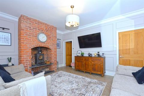3 bedroom terraced house for sale, North Street, Castlefields, Shrewsbury