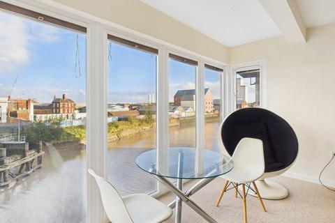 2 bedroom apartment for sale, Old Harbour Court, 10 Wincolmlee, Hull, HU2 8HZ