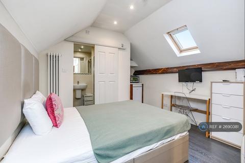 Studio to rent, Finchley Road, London, NW3