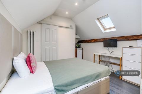 Studio to rent, Finchley Road, London, NW3