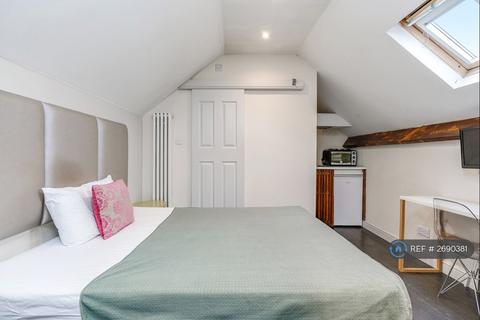 Studio to rent, Finchley Road, London, NW3