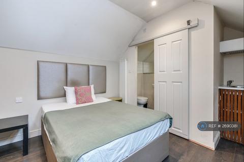 Studio to rent, Finchley Road, London, NW3