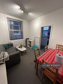 2 bedroom flat to rent, Lessingham Avenue, London, SW17