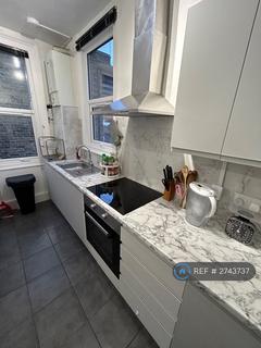 2 bedroom flat to rent, Lessingham Avenue, London, SW17