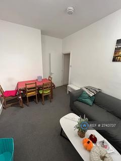 2 bedroom flat to rent, Lessingham Avenue, London, SW17