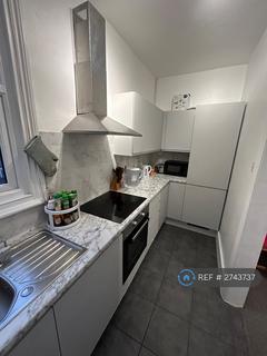 2 bedroom flat to rent, Lessingham Avenue, London, SW17