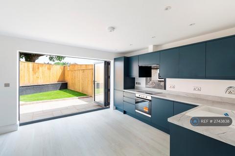 2 bedroom semi-detached house to rent, Court Road, Bristol, BS15