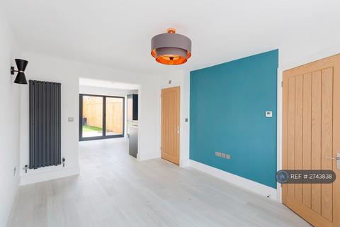 2 bedroom semi-detached house to rent, Court Road, Bristol, BS15