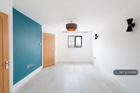 2 bedroom semi-detached house to rent, Court Road, Bristol, BS15