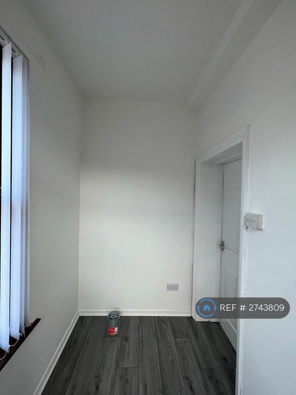 Entrance/ Hall Way