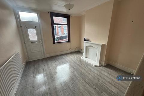 3 bedroom end of terrace house to rent, Wheldrake Road, Sheffield, S5