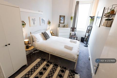 3 bedroom flat to rent, Easter Road, Edinburgh, EH7