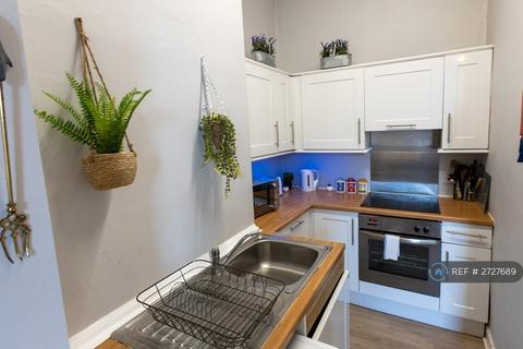 3 bedroom flat to rent, Easter Road, Edinburgh, EH7