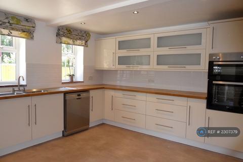5 bedroom detached house to rent, South Farm Lane, Bagshot, GU19