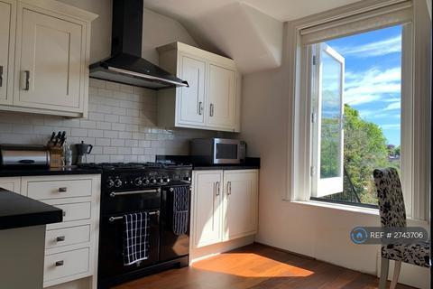 2 bedroom flat to rent, Kew Road, Richmond, TW9