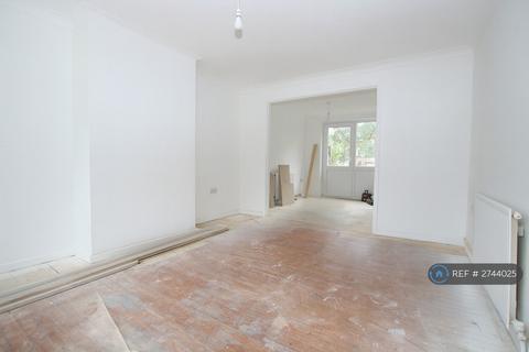 3 bedroom terraced house to rent, Sundridge Drive, Chatham, ME5