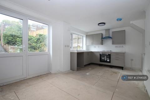 3 bedroom terraced house to rent, Sundridge Drive, Chatham, ME5