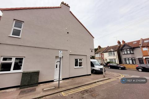 2 bedroom flat to rent, Addiscombe Road, Watford, WD18