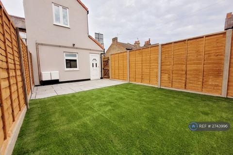 2 bedroom flat to rent, Addiscombe Road, Watford, WD18
