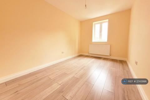 2 bedroom flat to rent, Addiscombe Road, Watford, WD18