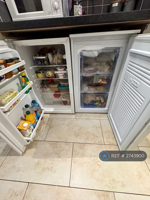 Kitchen Fridge/ Freezer
