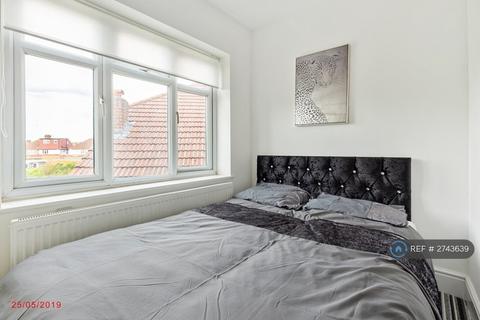 undefined, Broad Walk, Hounslow, TW5