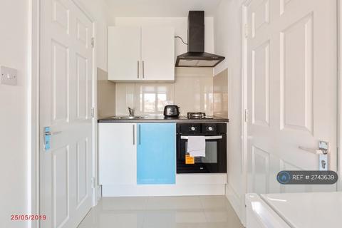 undefined, Broad Walk, Hounslow, TW5