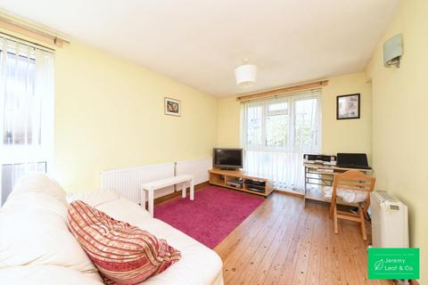 2 bedroom apartment to rent, Diploma Court, East Finchley