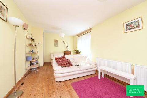 2 bedroom apartment to rent, Diploma Court, East Finchley