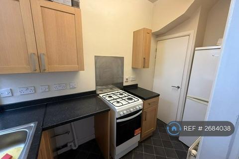 2 bedroom terraced house to rent, West View, Leeds, LS11