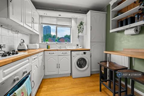 3 bedroom flat to rent, Borrodaile Road, London, SW18