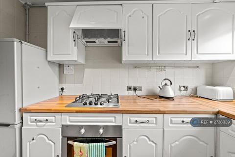 3 bedroom flat to rent, Borrodaile Road, London, SW18