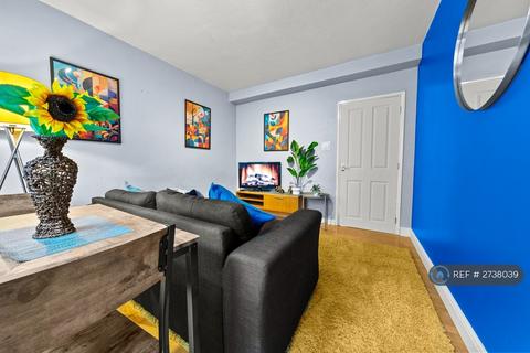 3 bedroom flat to rent, Borrodaile Road, London, SW18