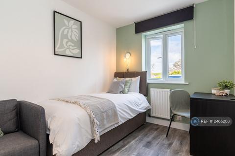 1 bedroom in a house share to rent, Brook View, Grange Park, Northampton, NN4